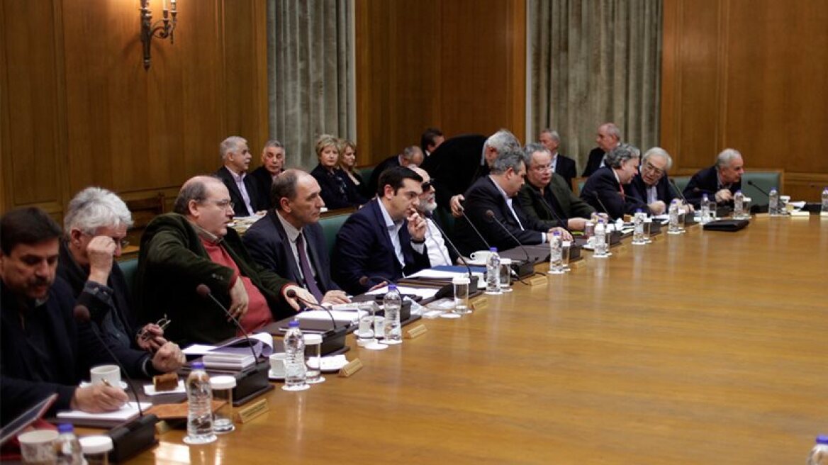 Tsipras unapologetic about offshore scandal in cabinet meeting