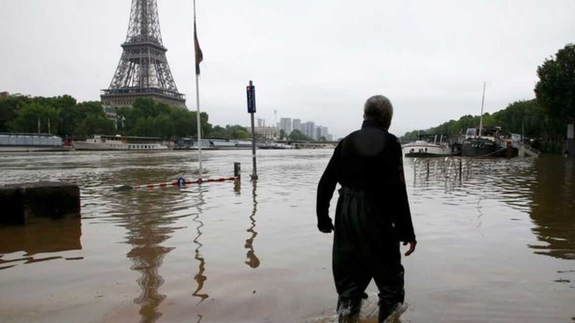 Η Μόνα Λίζα «μετακομίζει» από το Μουσείο του Λούβρου λόγω των πλημμυρών 