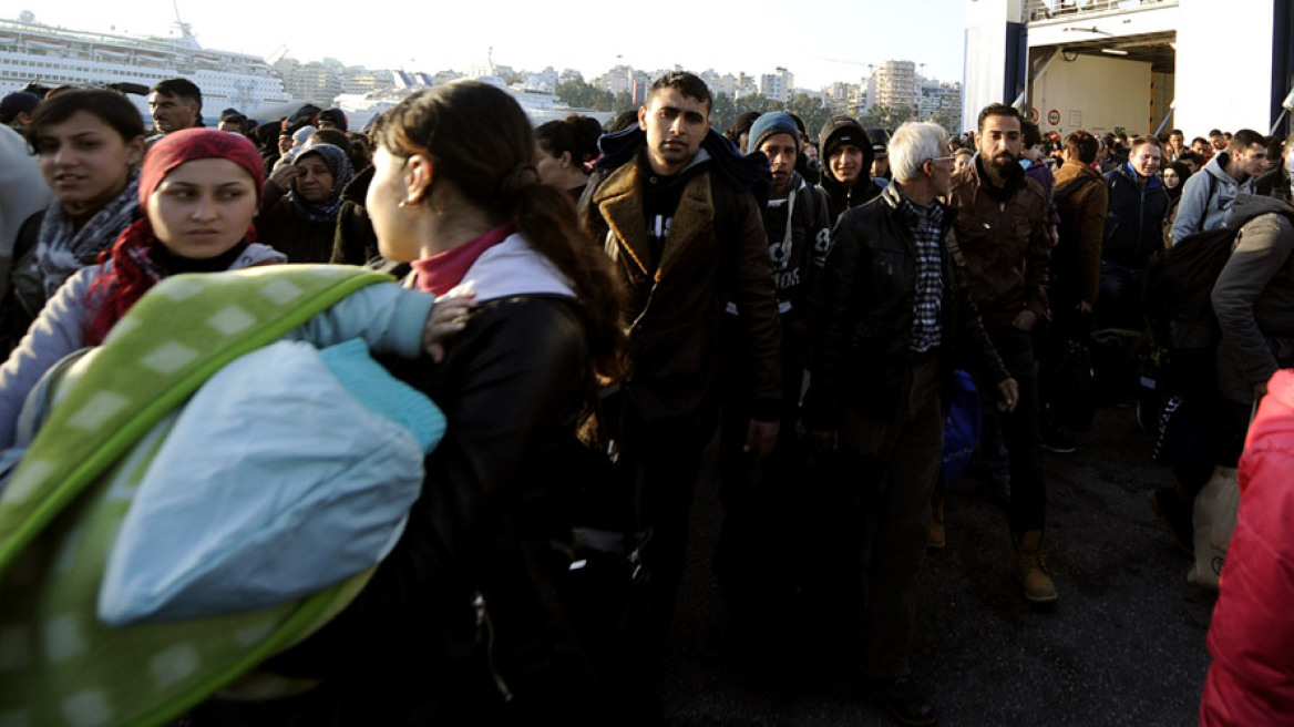 Λέσβος: 6.000 εγκλωβισμένοι μετανάστες προσπαθούν να αποδράσουν με κάθε τρόπο