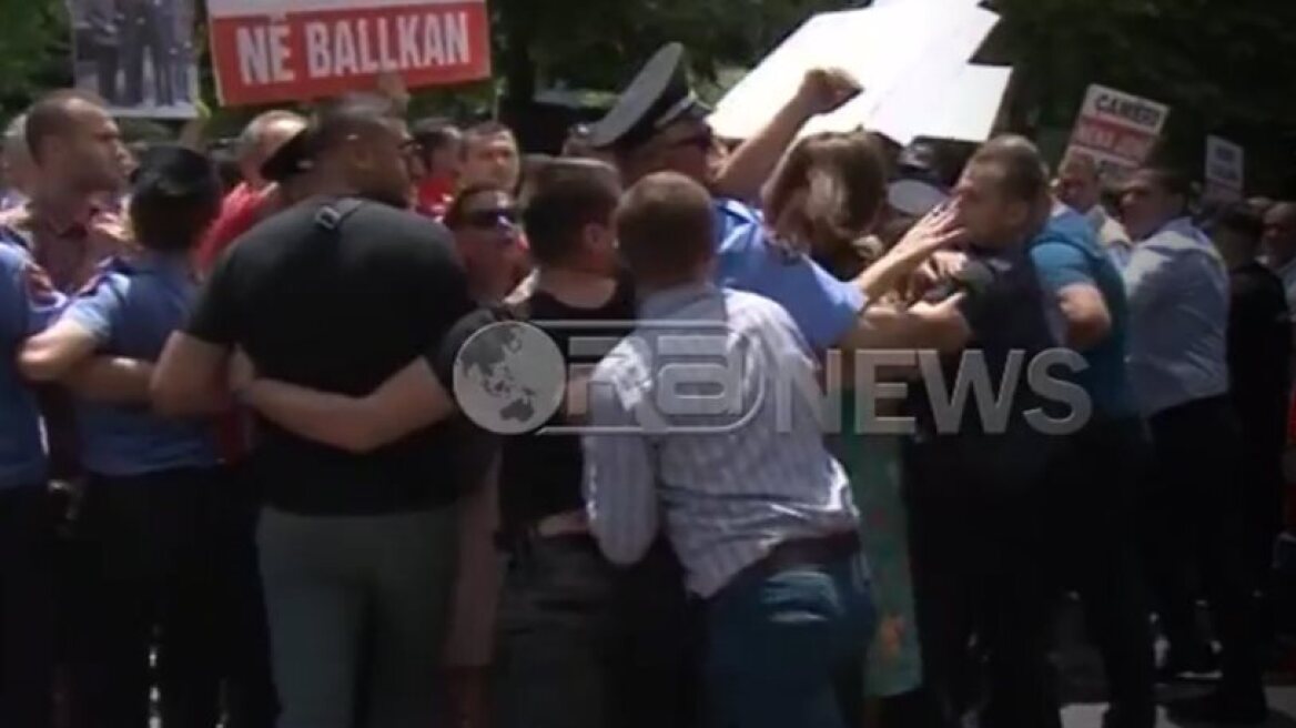 Provocative protests staged against Greek Foreign Min. by Albanians in Tirana (video)