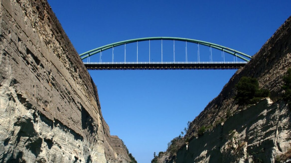 Κόρινθος: «Βουτιά» θανάτου για 43χρονη από τη γέφυρα του Ισθμού