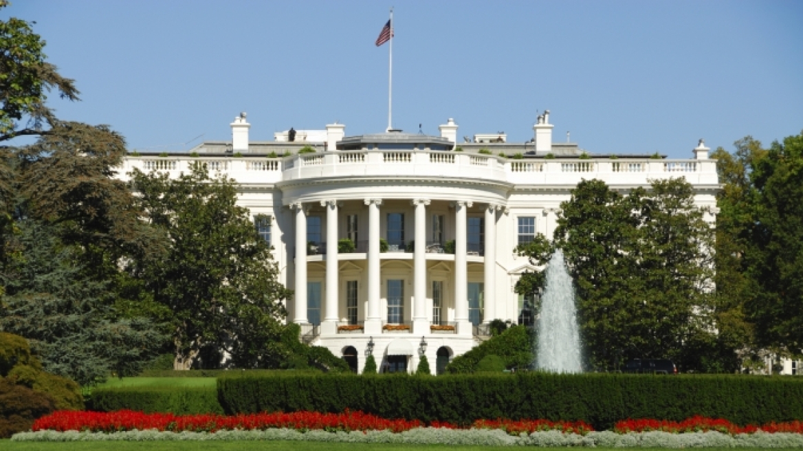 Έπαινοι από τον Λευκό Οίκο στην κυβέρνηση για αποφάσεις που «δεν ήταν δημοφιλείς πολιτικά»