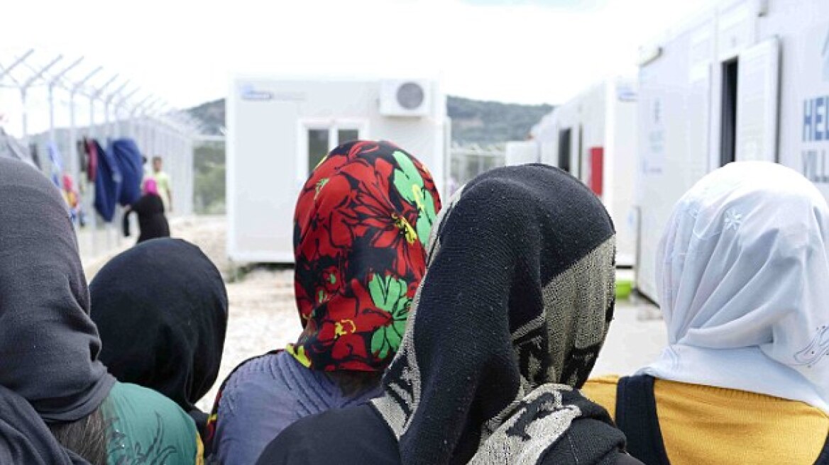«Μας συμπεριφέρονται σαν ζώα» λένε μετανάστες σε καταυλισμούς στη Μυτιλήνη