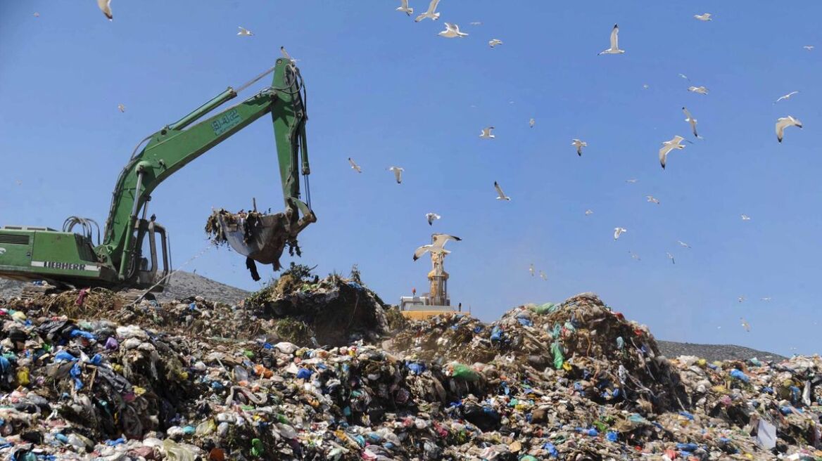 Σπατάλη και στα σκουπίδια: Στα 2,5 δισ. κοστολογούν οι δήμοι τις υποδομές για τα απορρίμματα