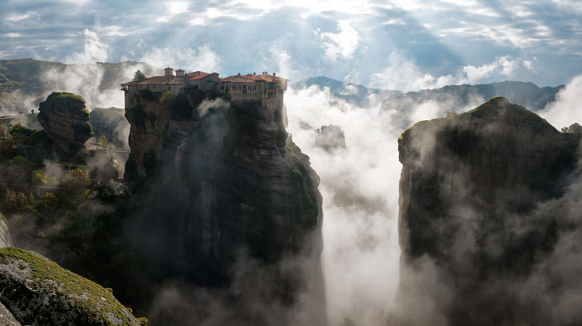 List: You must see Santorini and Meteora before you die (20 photos)