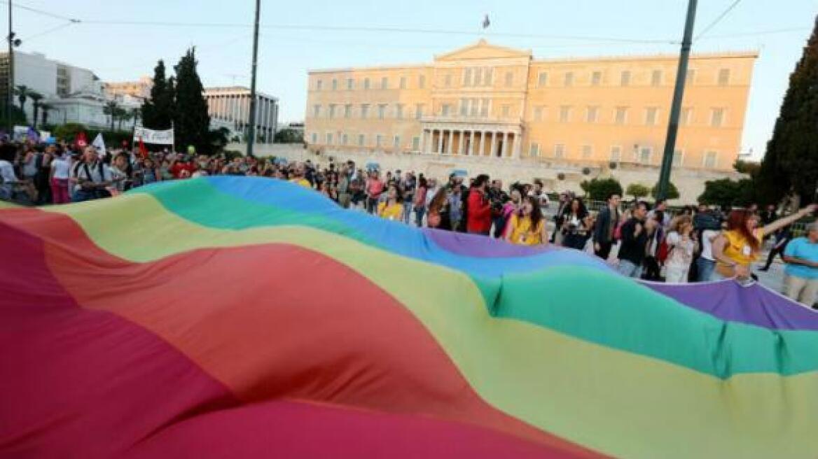 Athens Pride 2016: «Άντρας/Γυναίκα δεν γεννιέσαι... γίνεσαι»