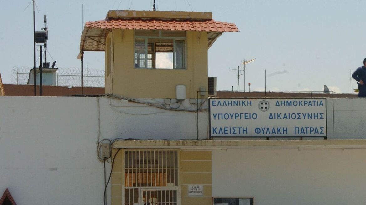 Απάτες με «κούρεμα» καταθέσεων μέσα από κελί στις φυλακές Πατρών