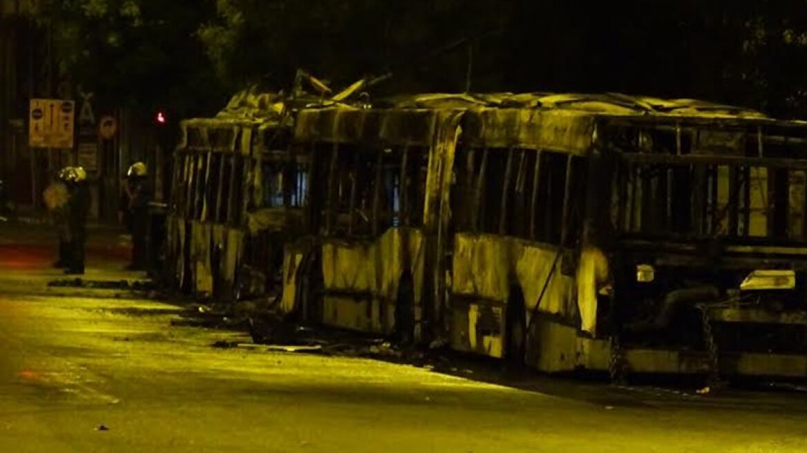 Anti-authoritarians set fire to bus and trolley