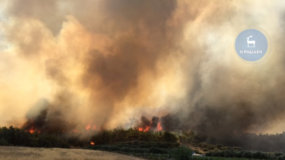 Wildfire threatens homes on Rhodes (pics+vid)