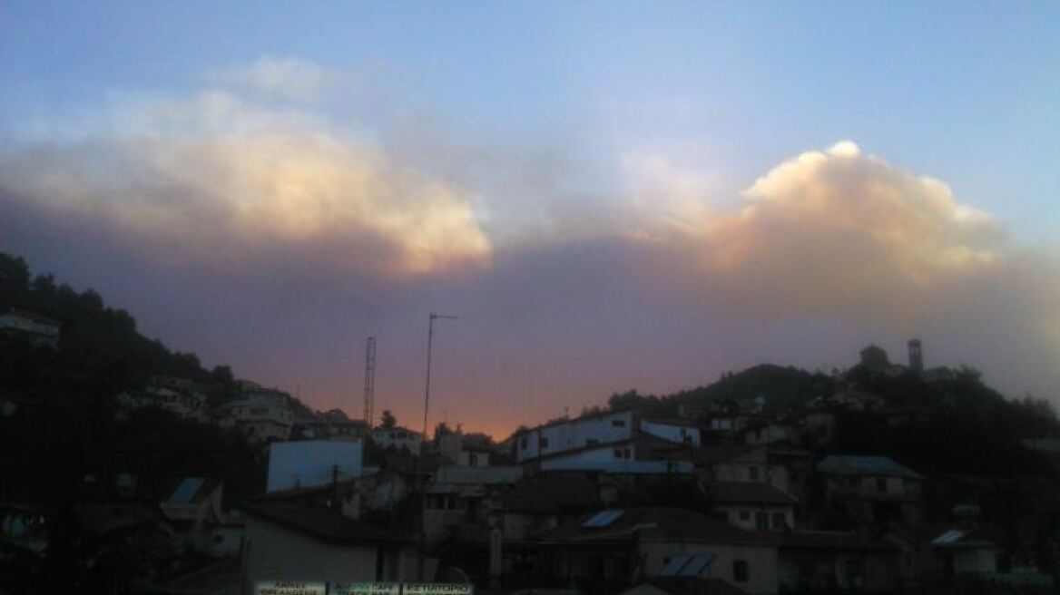 Μεγάλη φωτιά στην Κύπρο - Εκκενώθηκαν τέσσερα χωριά 