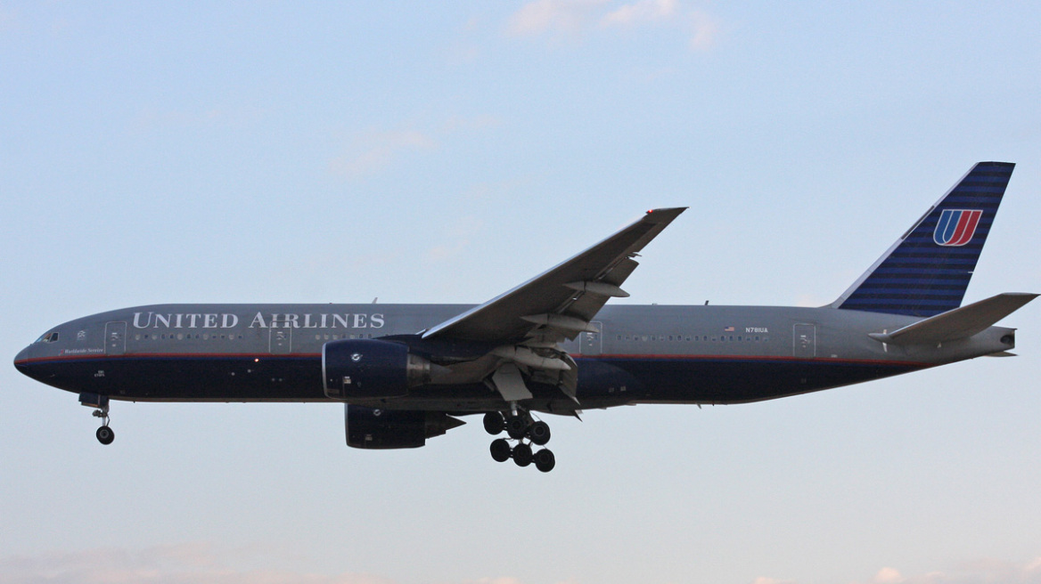 Διπλό θρίλερ στον αέρα σε πτήση της United Airlines προς τη Νέα Υόρκη