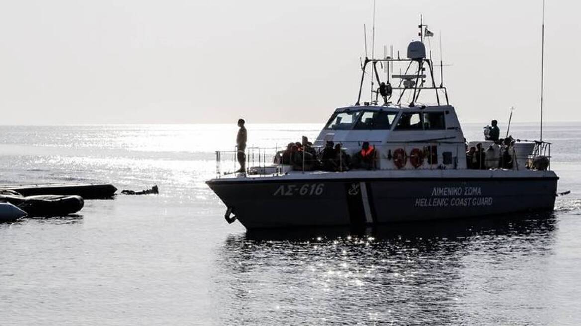 Ξύλινη βάρκα με πρόσφυγες έφτασε μέχρι Κύθνο - Μέσα και 11 παιδιά