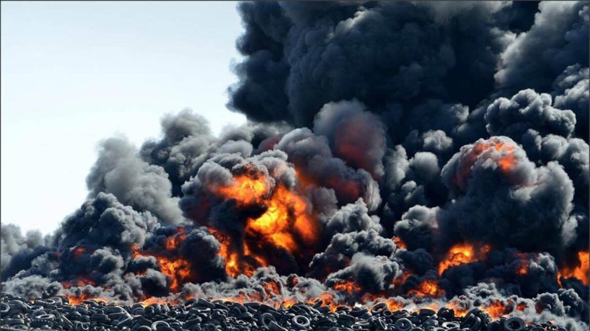 Λάρισα: Εντυπωσιακή φωτογραφία από την πυρκαγιά σε εργοστάσιο ανακύκλωσης ελαστικών 