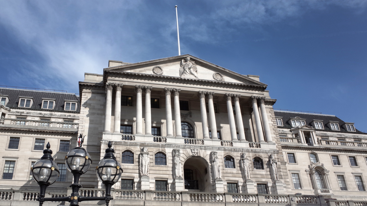 Τράπεζα της Αγγλίας: Αποδεσμεύει 250 δισ. λίρες για να εξασφαλίσει ρευστότητα