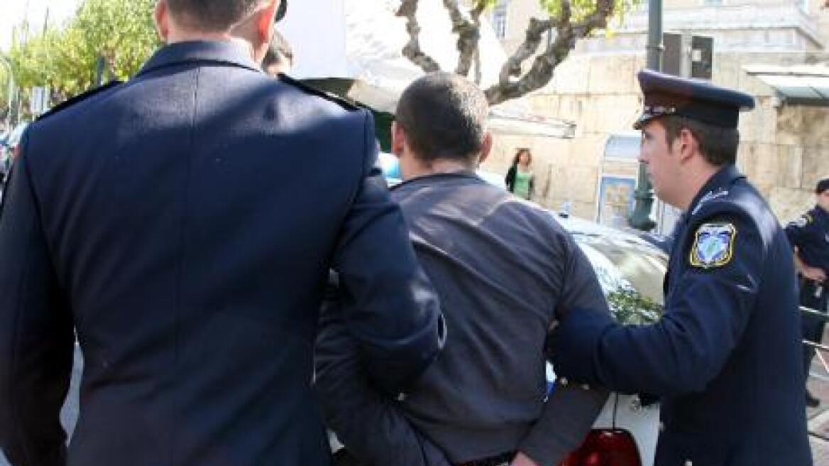 Θεσσαλονίκη: Πέντε συλλήψεις ατόμων για παράνομη διευκόλυνση εξόδου αλλοδαπών από την Ελλάδα