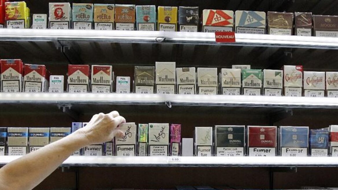 Ζευγάρι Αλβανών «βούτηξε» όλα τα τσιγάρα από σούπερ μάρκετ
