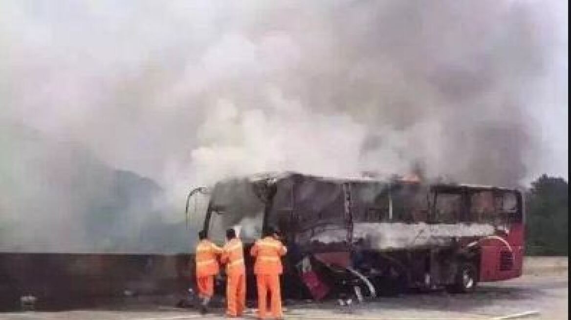Βίντεο: Τουλάχιστον 30 νεκροί από φωτιά σε τουριστικό λεωφορείο στην Κίνα