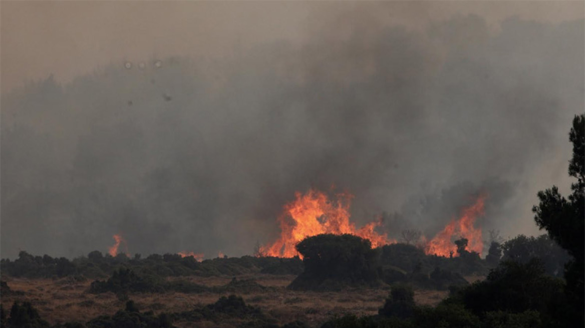 Μαίνεται η φωτιά στα Δερβενοχώρια - Συνεχείς οι αναζοπυρώσεις
