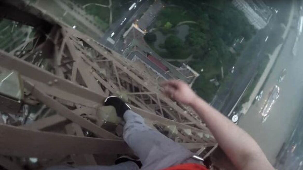 Βίντεο: Σκαρφάλωσαν νύχτα στον Πύργο του Άιφελ για να δουν το ξημέρωμα από την κορυφή του