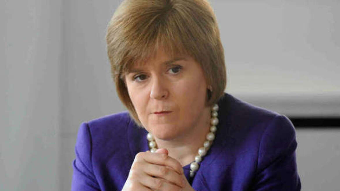 Στον «πάγο» βάζει ο Τουσκ την πρωθυπουργό της Σκωτίας