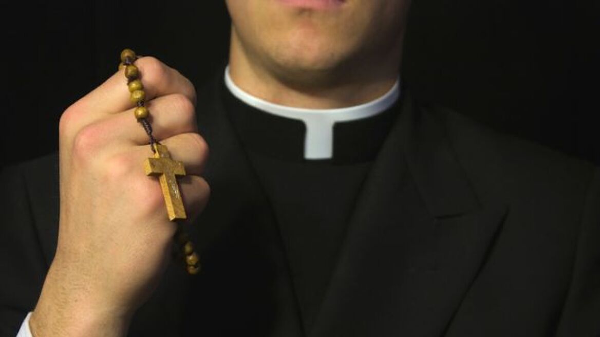 Γαλλία: Άλλοι τέσσερις ιερείς αποπέμφθηκαν με την κατηγορία της παιδεραστίας