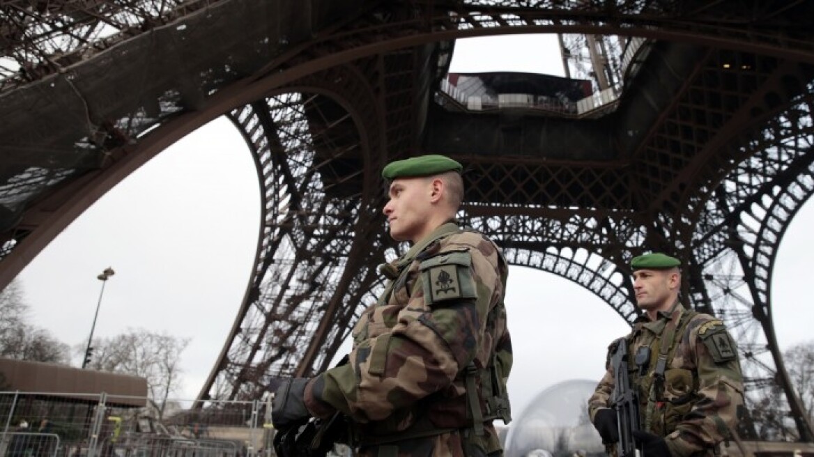 Γαλλία: Δίωξη σε συνεργό του Αμπντεσλάμ για τις τρομοκρατικές επιθέσεις της 13ης Νοεμβρίου