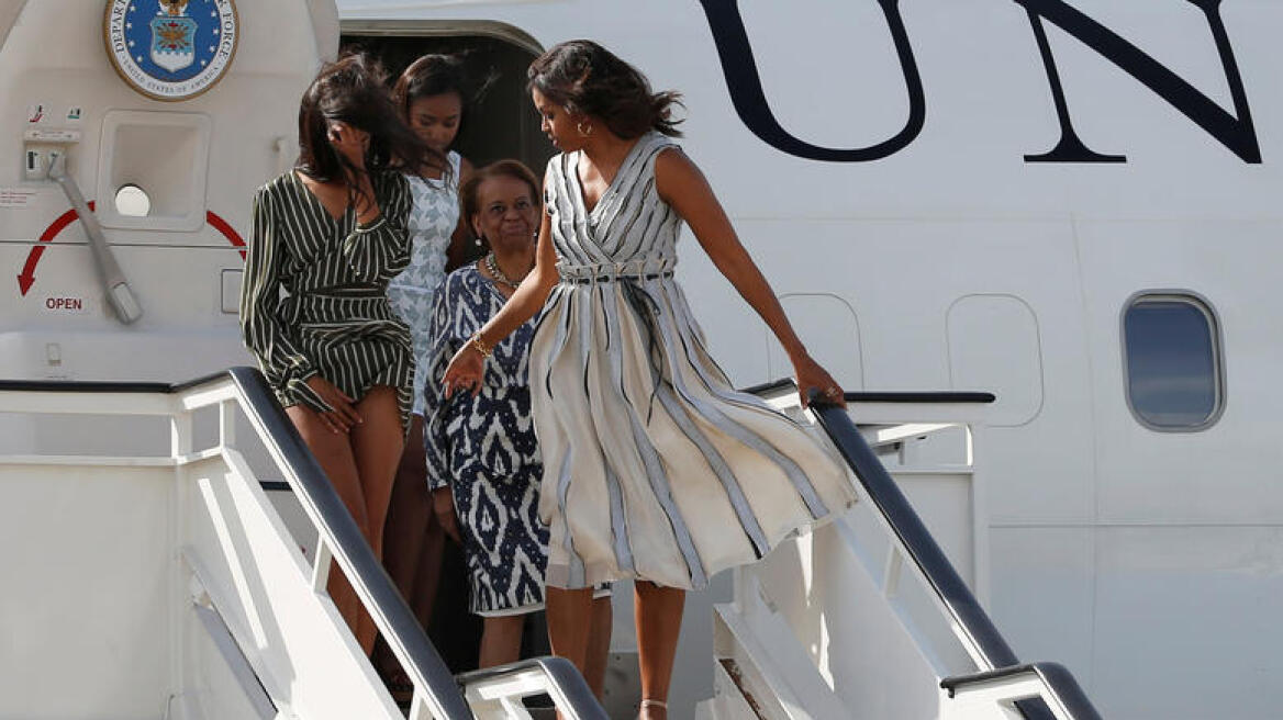 Οταν ο αέρας σήκωσε το φόρεμα της μεγάλης κόρης του Μπαράκ Ομπάμα
