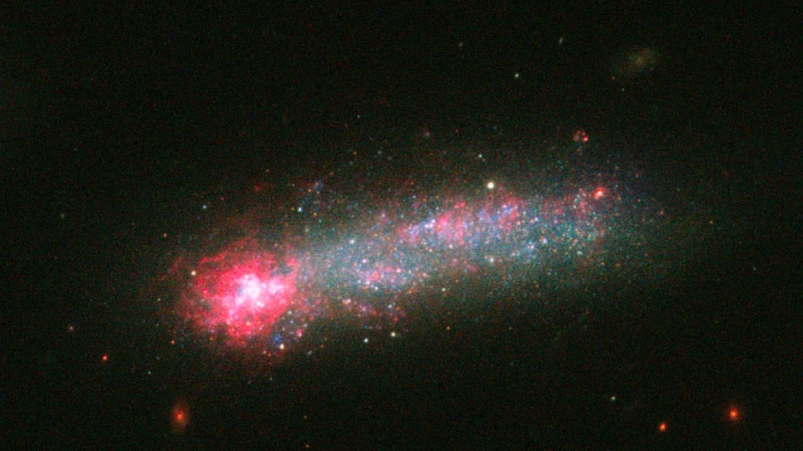 Αστρικά «πυροτεχνήματα» σε σπάνιο γαλαξία ανακάλυψε το τηλεσκόπιο Χαμπλ