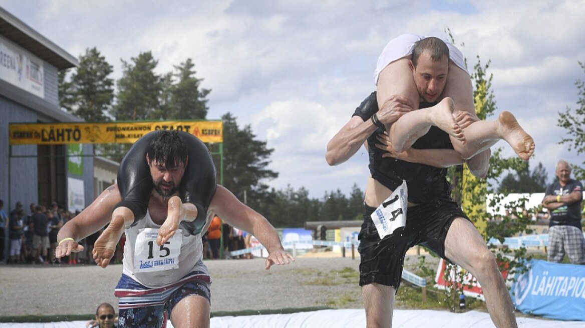 Wife carrying championship (photos+videos)