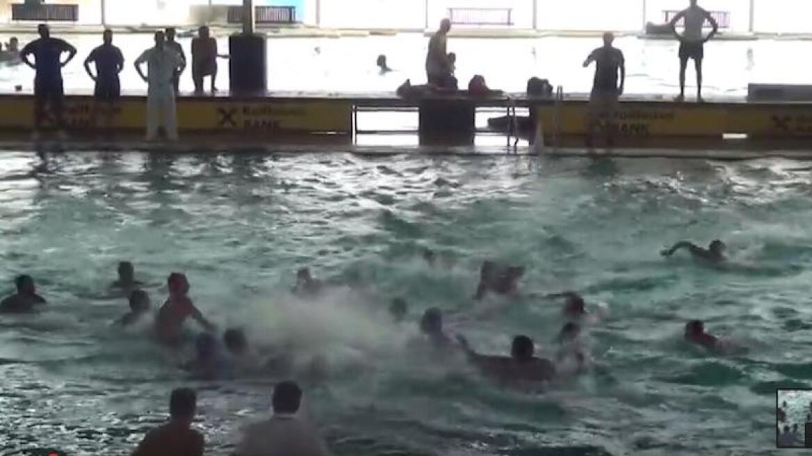 Άγριο ξύλο στην πισίνα ανάμεσα σε Έλληνες και Κροάτες πολίστες