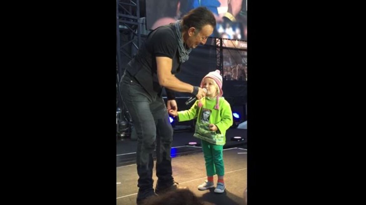 Watch 4-year old sing on stage with Bruce Springsteen (video)