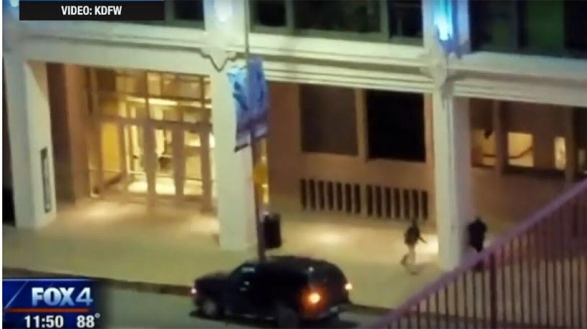 Βίντεο - σοκ από το Ντάλας: Η στιγμή που ένοπλος σκοτώνει πισώπλατα αστυνομικό!