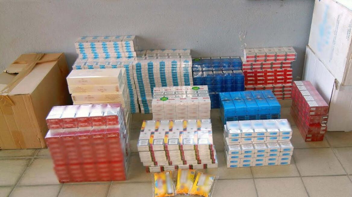 Λάρισα: Ζευγάρι μετέφερε εκατοντάδες λαθραία πακέτα τσιγάρων