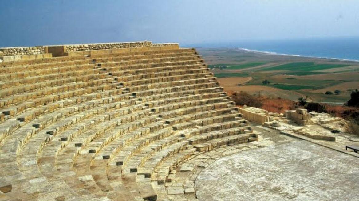 Κύπρος: Βουλευτής έκανε γαμήλια δεξίωση σε αρχαίο θέατρο!