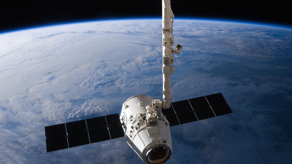 Εκτοξεύτηκε το διαστημόπλοιο μεταφορών SpaceX Dragon 