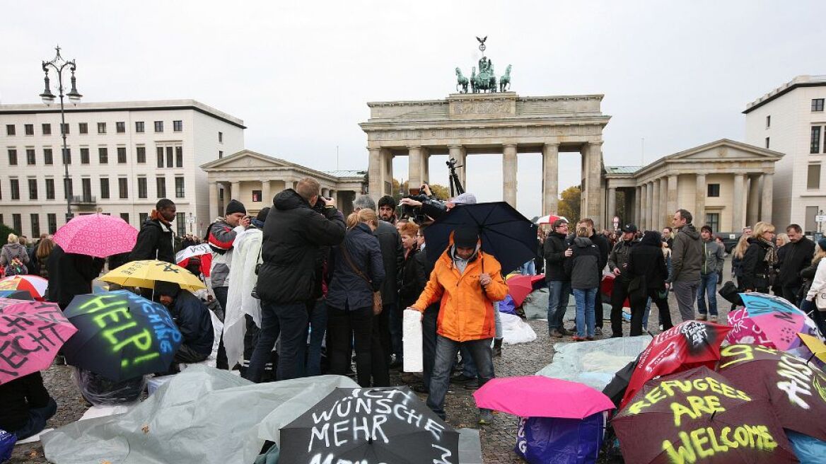 Δημοσκόπηση: H γερμανική ελίτ φοβάται αύξηση του αριθμού των προσφύγων