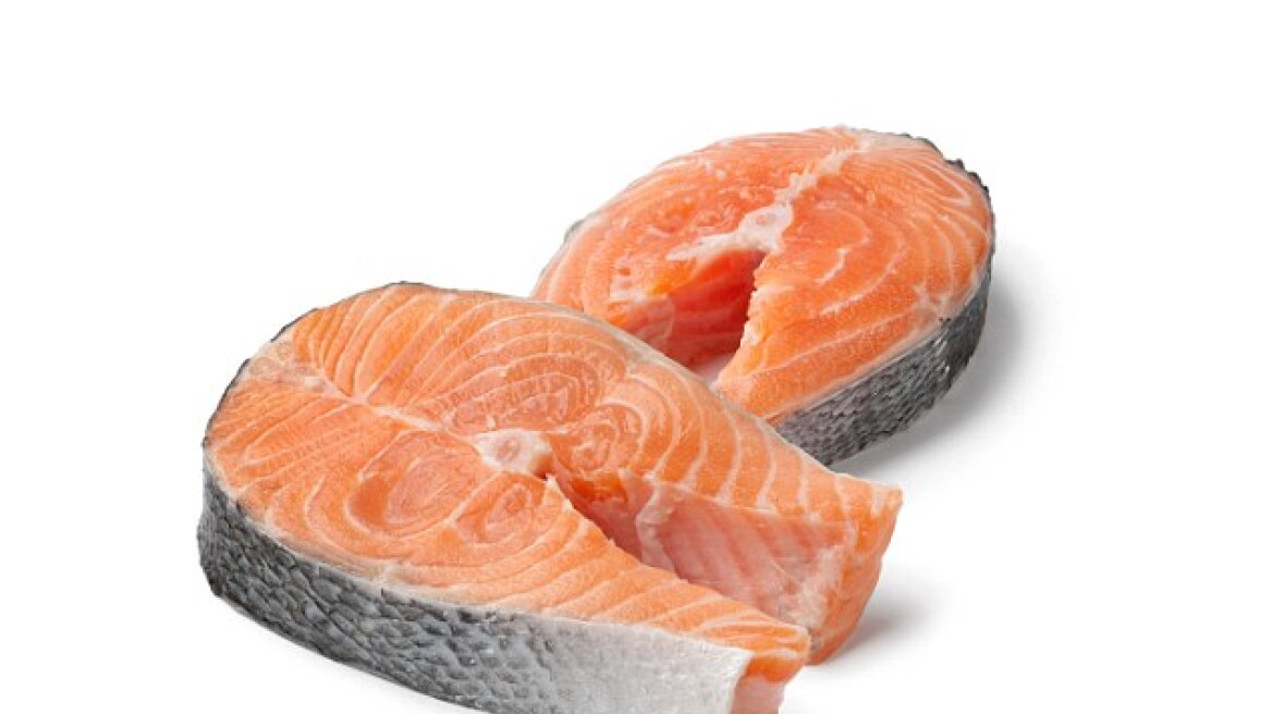 Η κατανάλωση λιπαρών ψαριών μειώνει τον κίνδυνο θανάτου από καρκίνο του εντέρου