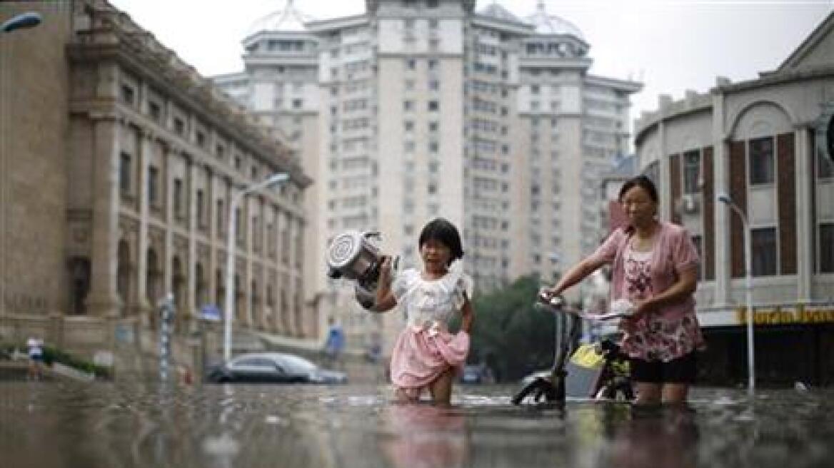 Κίνα: Τουλάχιστον 14 νεκροί από σφοδρές βροχοπτώσεις 