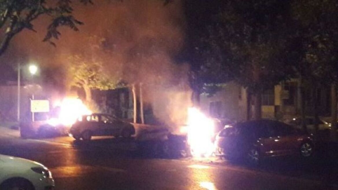 Νύχτα βίας στα προάστια του Παρισιού - Μολότοφ, φωτιές και συλλήψεις νεαρών 