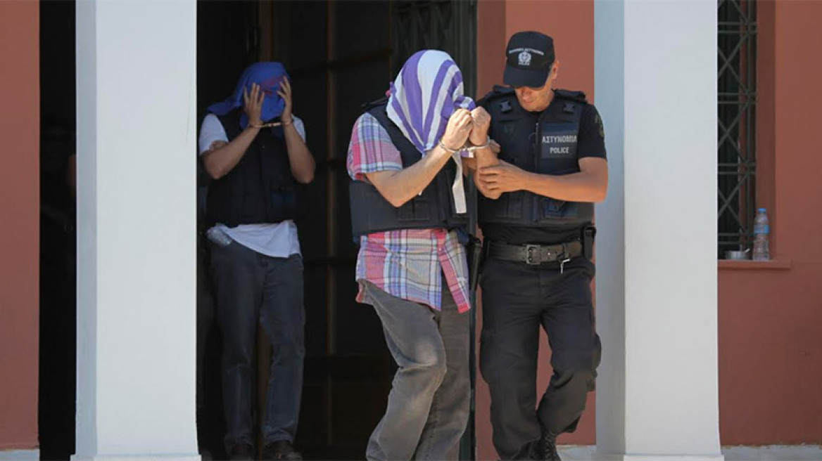Τι φοβούνται και μετέφεραν στην Καβάλα τους «8» Τούρκους