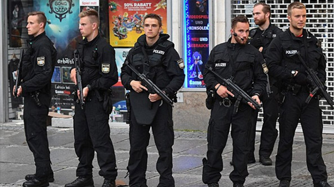 Δείτε εικόνες από την επίθεση στο εμπορικό κέντρο στη Γερμανία
