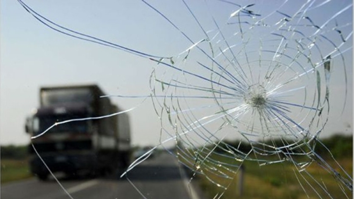 Ανήλικοι πετούσαν πέτρες σε οχήματα στην Καβάλα