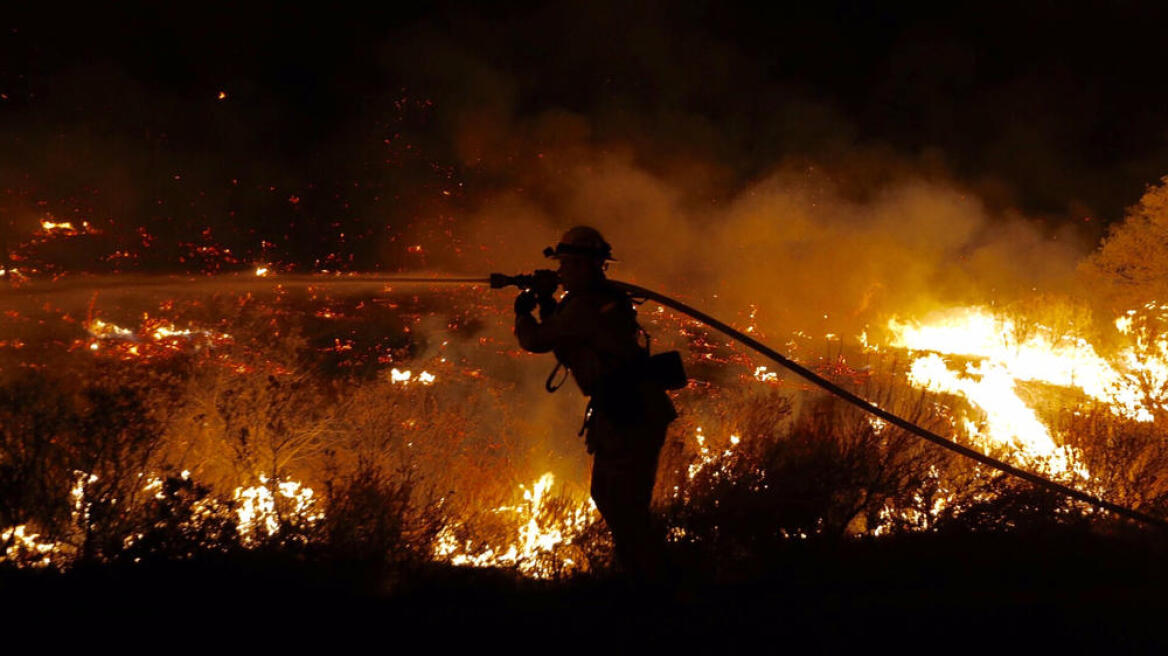 Μεγάλη πυρκαγιά στην Καλιφόρνια αποτεφρώνει 44.000 στρέμματα 