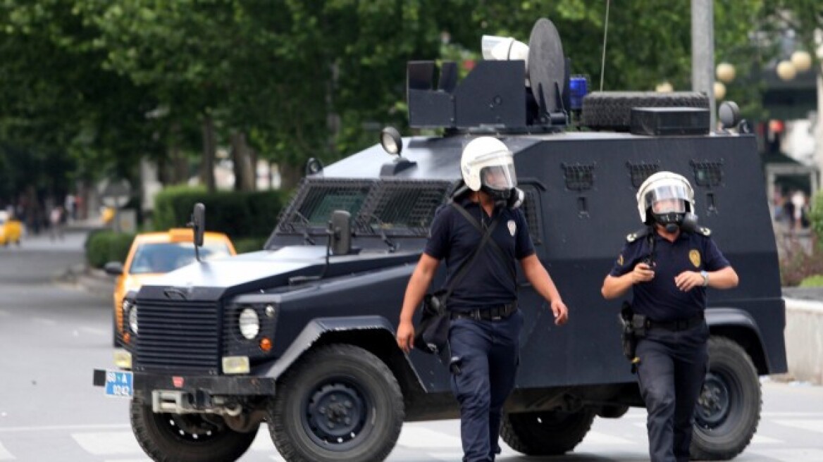 Κωνσταντινούπολη: Συγκέντρωση για τη δημοκρατία ενώ συνεχίζονται οι μαζικές διώξεις
