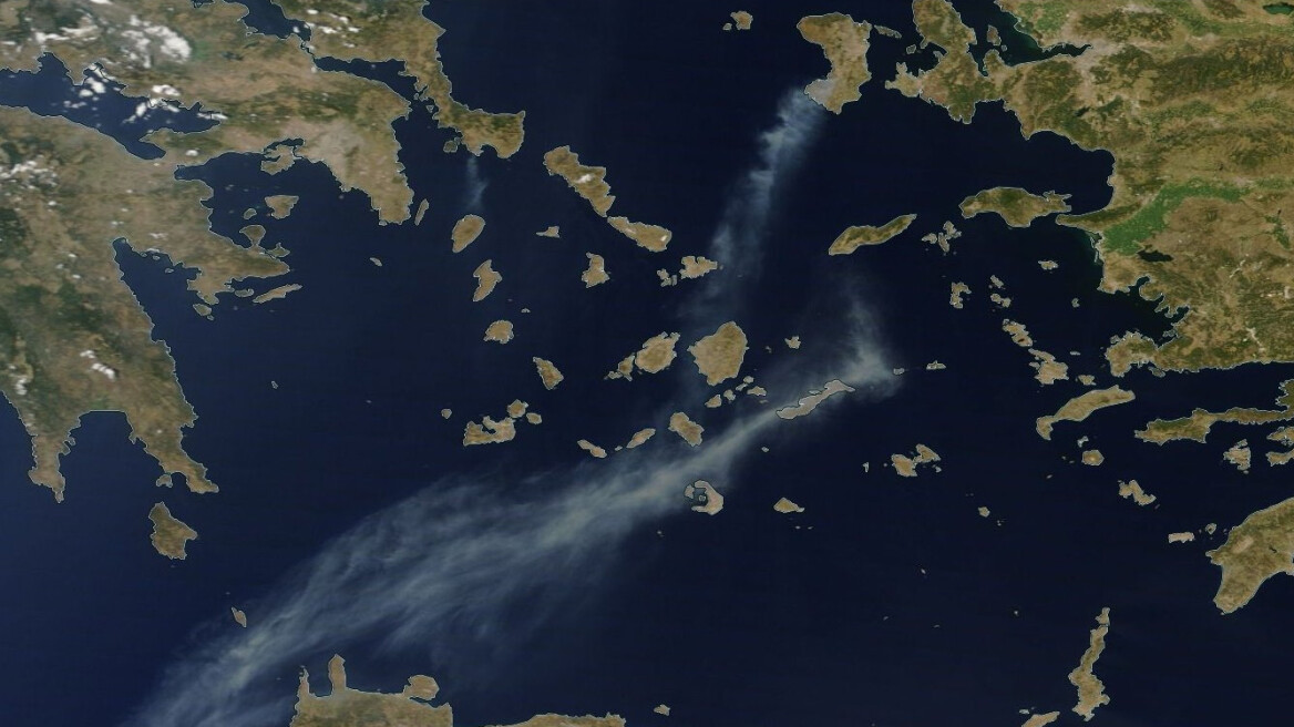 Φωτογραφία από τη NASA: Ο καπνός από τη φωτιά στη Χίο έφτασε νότια της Κρήτης!