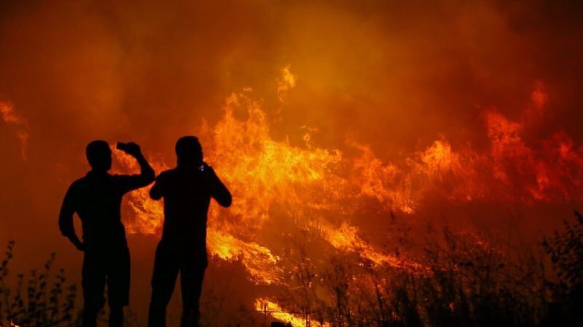Βίντεο: Μεγάλη πυρκαγιά κοντά σε νατοϊκή βάση στην Τουρκία
