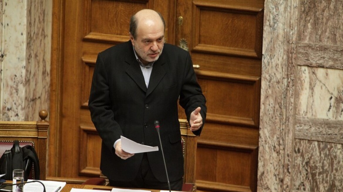 Αλεξιάδης: «Τα έσοδα πηγαίνουν καλά, δεν θα ενεργοποιηθεί ο κόφτης»