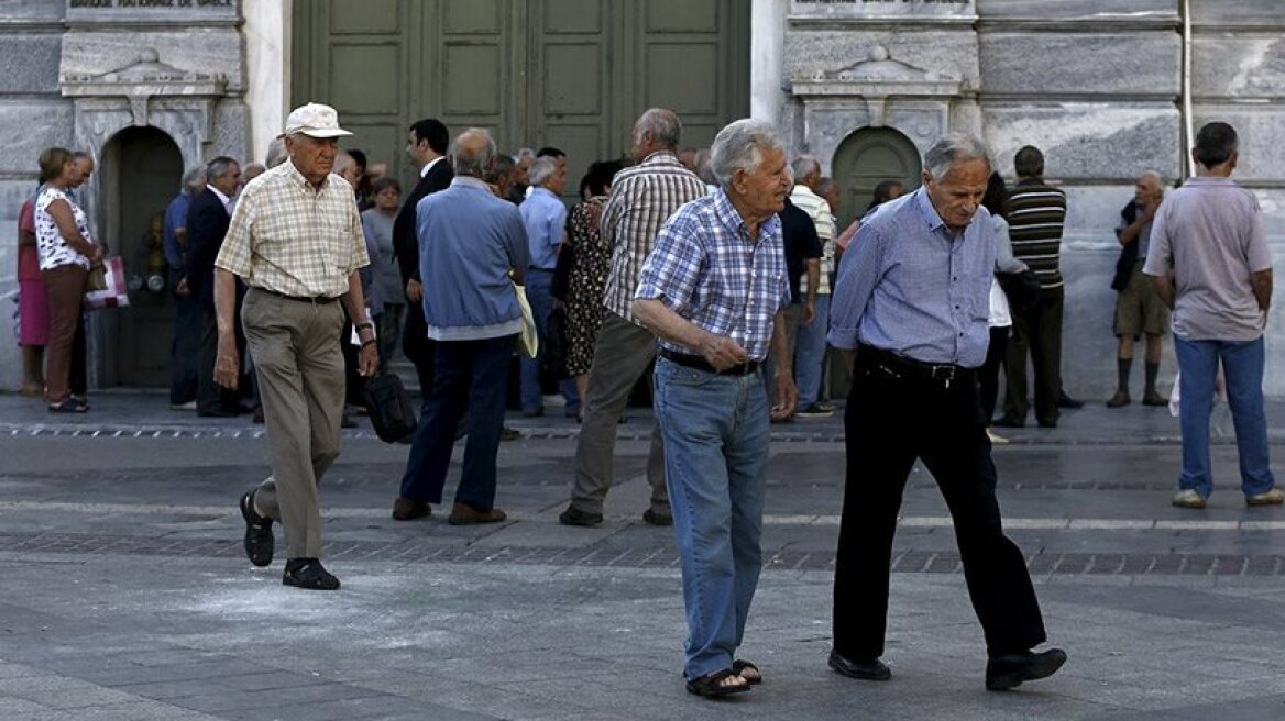 Greek government cuts 200mn Euros, then announces social measures worth 50mn!