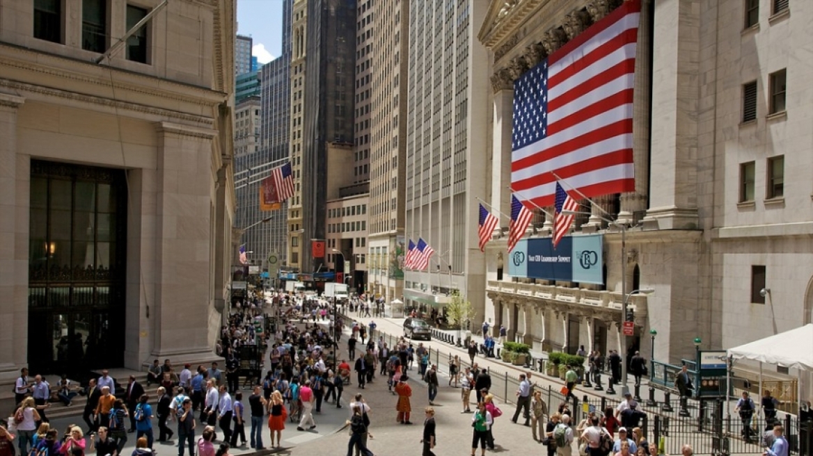 Κυρίως ανοδικοί οι δείκτες στη Wall Street