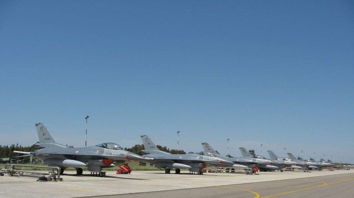Ο Τούρκος πρωθυπουργός κλείνει την αεροπορική βάση που χρησιμοποίησαν οι πραξικοπηματίες